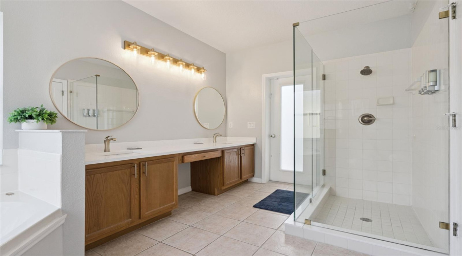 KISSIMMEE, Florida 34747, 6 Bedrooms Bedrooms, ,4 BathroomsBathrooms,Residential,For Sale,BLOOMING ALAMANDA,0,MFRS5136858