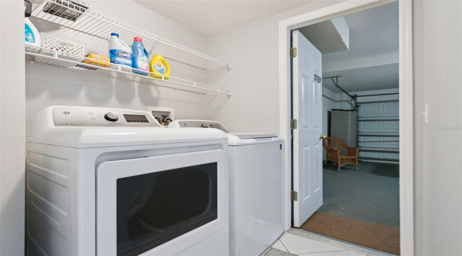 KISSIMMEE, Florida 34747, 6 Bedrooms Bedrooms, ,4 BathroomsBathrooms,Residential,For Sale,BLOOMING ALAMANDA,0,MFRS5136858