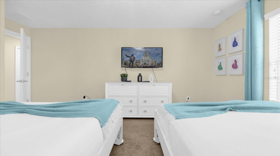 KISSIMMEE, Florida 34747, 4 Bedrooms Bedrooms, ,3 BathroomsBathrooms,Residential,For Sale,BANANA PALM,0,MFRS5138629