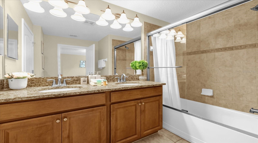 KISSIMMEE, Florida 34747, 4 Bedrooms Bedrooms, ,3 BathroomsBathrooms,Residential,For Sale,BANANA PALM,0,MFRS5138629