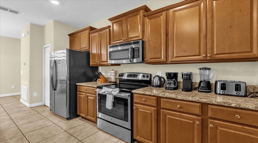 KISSIMMEE, Florida 34747, 4 Bedrooms Bedrooms, ,3 BathroomsBathrooms,Residential,For Sale,BANANA PALM,0,MFRS5138629