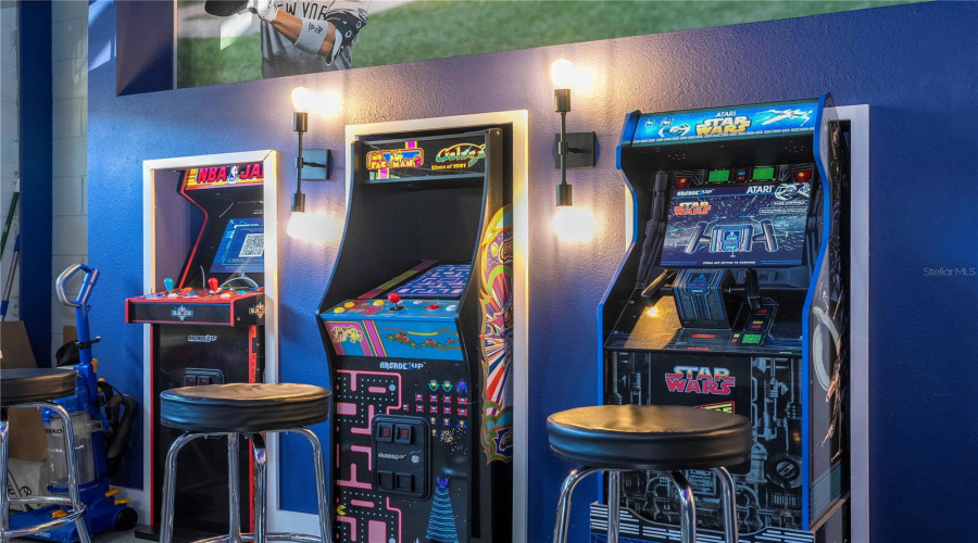 KISSIMMEE, Florida 34747, 6 Bedrooms Bedrooms, ,6 BathroomsBathrooms,Residential,For Sale,SOUTHFIELD,0,MFRO6359557