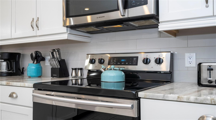 KISSIMMEE, Florida 34747, 6 Bedrooms Bedrooms, ,6 BathroomsBathrooms,Residential,For Sale,SOUTHFIELD,0,MFRO6359557