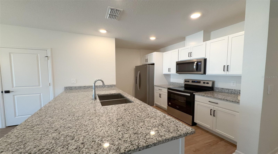 DAVENPORT, Florida 33896, 3 Bedrooms Bedrooms, ,2 BathroomsBathrooms,Residential,For Sale,WESTSIDE HILLS,0,MFRO6360265