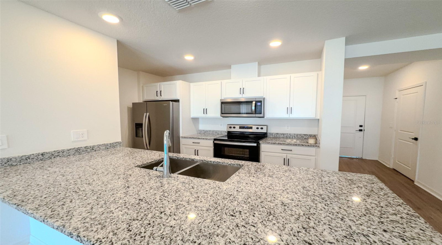 DAVENPORT, Florida 33896, 3 Bedrooms Bedrooms, ,2 BathroomsBathrooms,Residential,For Sale,WESTSIDE HILLS,0,MFRO6360265