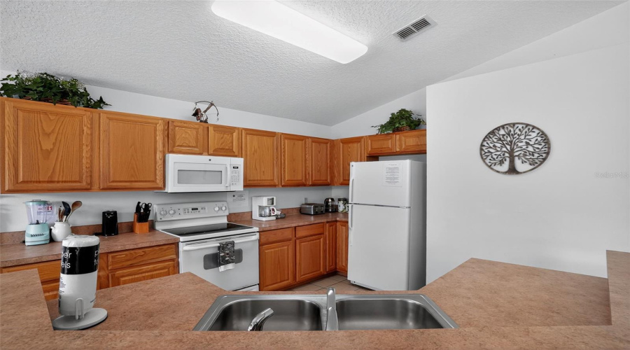 Fully equipped kitchen