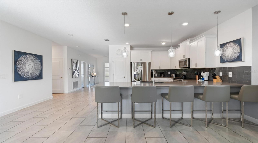 DAVENPORT, Florida 33896, 7 Bedrooms Bedrooms, ,5 BathroomsBathrooms,Residential,For Sale,SOMMERSET HILLS,0,MFRS5138624