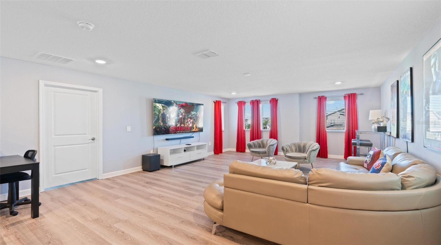 DAVENPORT, Florida 33896, 7 Bedrooms Bedrooms, ,5 BathroomsBathrooms,Residential,For Sale,SOMMERSET HILLS,0,MFRS5138624