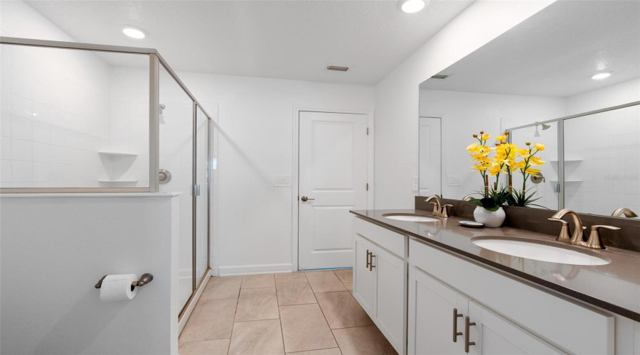 DAVENPORT, Florida 33896, 7 Bedrooms Bedrooms, ,5 BathroomsBathrooms,Residential,For Sale,SOMMERSET HILLS,0,MFRS5138624