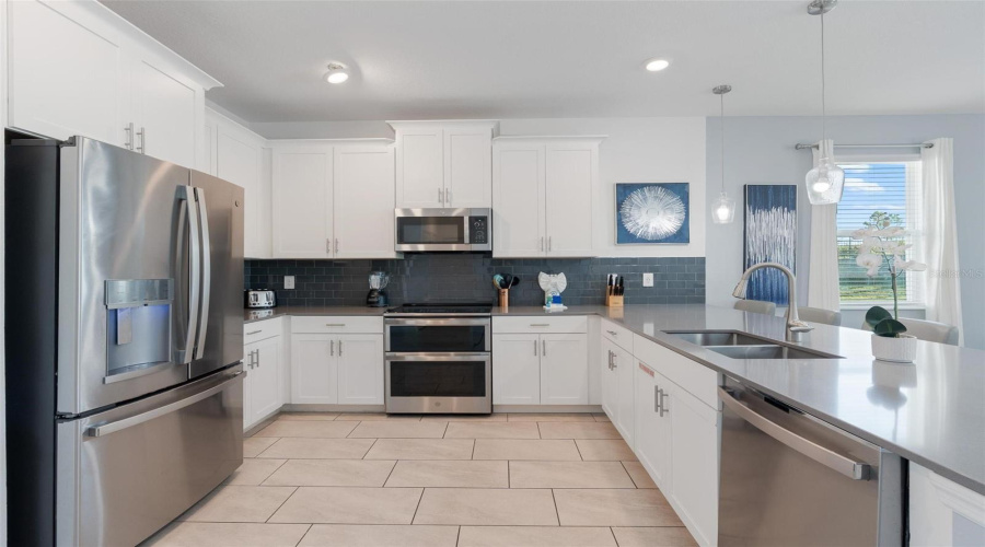 DAVENPORT, Florida 33896, 7 Bedrooms Bedrooms, ,5 BathroomsBathrooms,Residential,For Sale,SOMMERSET HILLS,0,MFRS5138624