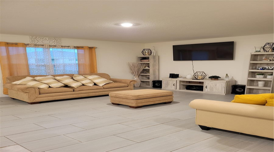 DAVENPORT, Florida 33897, 5 Bedrooms Bedrooms, ,3 BathroomsBathrooms,Residential,For Sale,FOX SQUIRREL,0,MFRP4934869