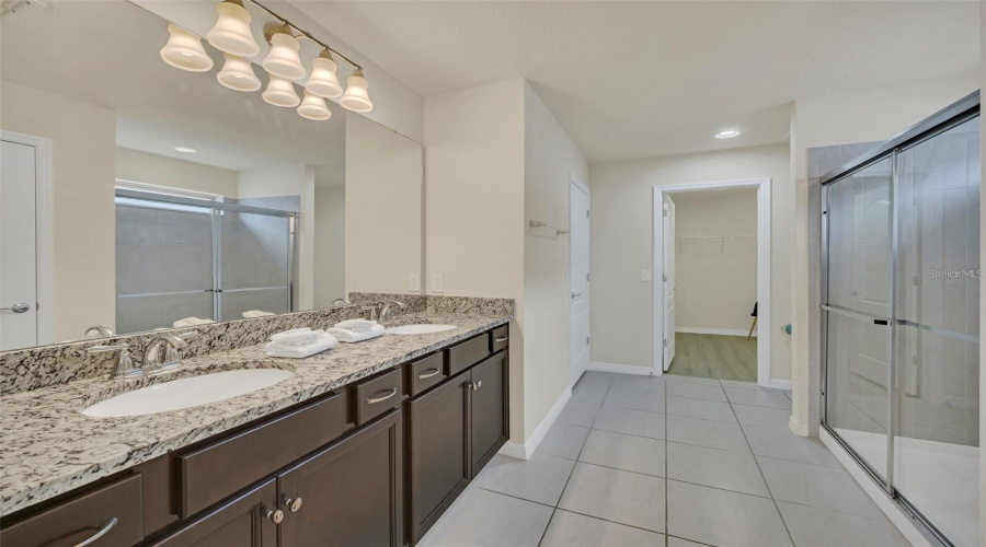 KISSIMMEE, Florida 34747, 5 Bedrooms Bedrooms, ,4 BathroomsBathrooms,Residential,For Sale,DUBAI,0,MFRO6361157