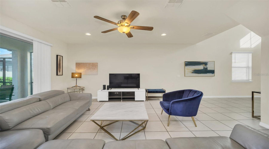 KISSIMMEE, Florida 34747, 5 Bedrooms Bedrooms, ,4 BathroomsBathrooms,Residential,For Sale,DUBAI,0,MFRO6361157