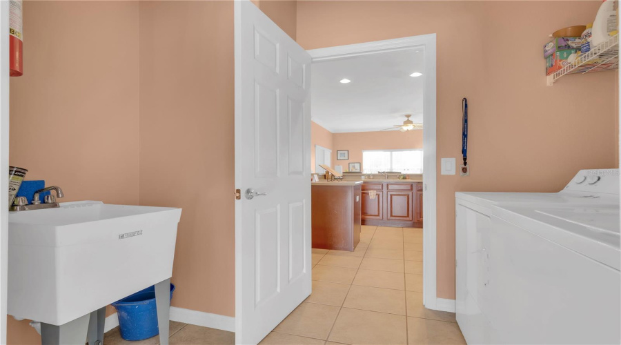 KISSIMMEE, Florida 34746, 4 Bedrooms Bedrooms, ,3 BathroomsBathrooms,Residential,For Sale,MEADOW VIEW,0,MFRR4910195