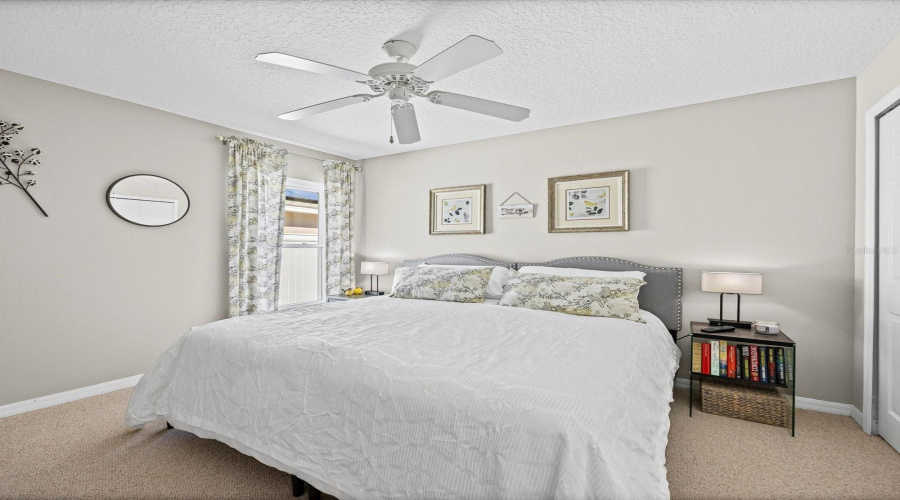 Bedroom 3, King and be splt into twins and addional bedding comes with