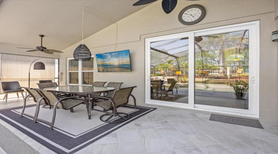 Covered Lanai, newer TV installed (Included)