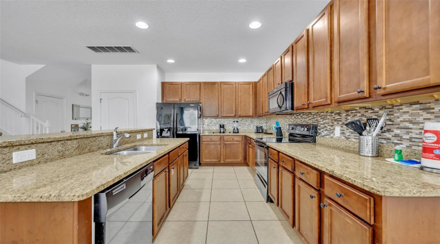 DAVENPORT, Florida 33837, 6 Bedrooms Bedrooms, ,5 BathroomsBathrooms,Residential,For Sale,OAKBOURNE,0,MFRO6019866