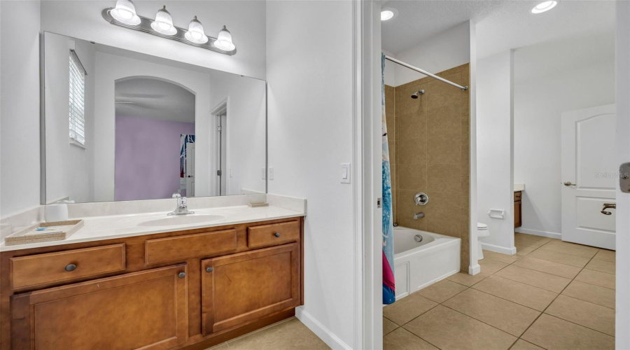 DAVENPORT, Florida 33837, 6 Bedrooms Bedrooms, ,5 BathroomsBathrooms,Residential,For Sale,OAKBOURNE,0,MFRO6019866