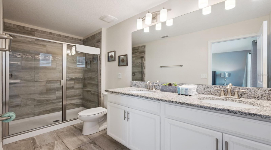 KISSIMMEE, Florida 34746, 6 Bedrooms Bedrooms, ,5 BathroomsBathrooms,Residential,For Sale,SLEEPY HOLLOW,0,MFRS5138682