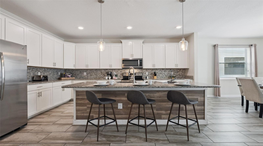 KISSIMMEE, Florida 34746, 6 Bedrooms Bedrooms, ,5 BathroomsBathrooms,Residential,For Sale,SLEEPY HOLLOW,0,MFRS5138682