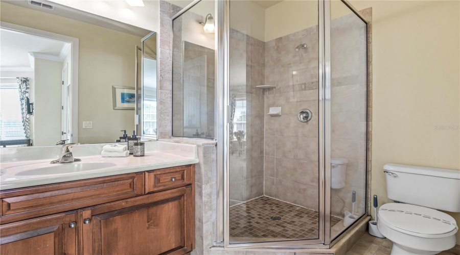 Dragons Den Ensuite Bath