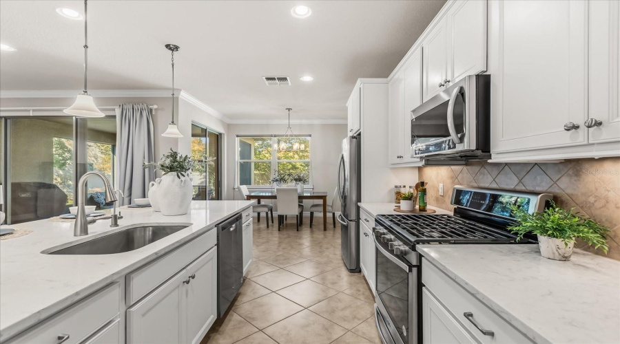 ORLANDO, Florida 32836, 3 Bedrooms Bedrooms, ,2 BathroomsBathrooms,Residential,For Sale,BERRY CREEK,0,MFRO6361129