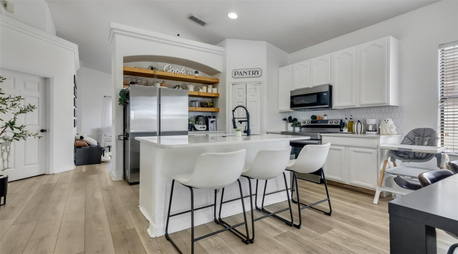 DAVENPORT, Florida 33837, 4 Bedrooms Bedrooms, ,3 BathroomsBathrooms,Residential,For Sale,BRIDGEFORD CROSSING,0,MFRO6359778