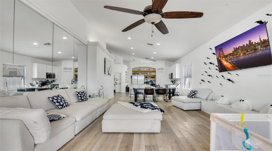 DAVENPORT, Florida 33837, 4 Bedrooms Bedrooms, ,3 BathroomsBathrooms,Residential,For Sale,BRIDGEFORD CROSSING,0,MFRO6359778