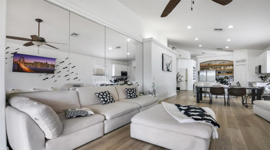 DAVENPORT, Florida 33837, 4 Bedrooms Bedrooms, ,3 BathroomsBathrooms,Residential,For Sale,BRIDGEFORD CROSSING,0,MFRO6359778