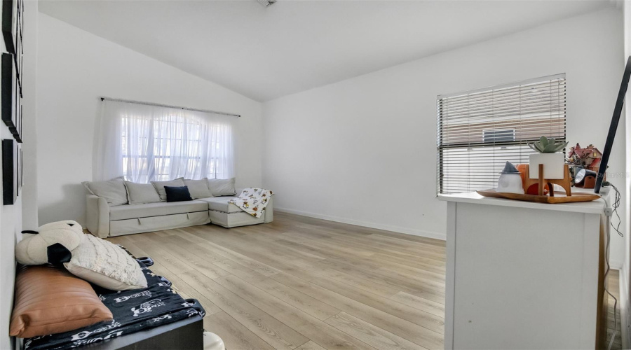 DAVENPORT, Florida 33837, 4 Bedrooms Bedrooms, ,3 BathroomsBathrooms,Residential,For Sale,BRIDGEFORD CROSSING,0,MFRO6359778