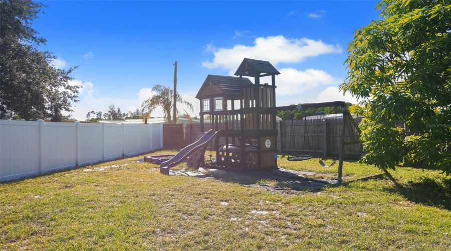 DAVENPORT, Florida 33837, 4 Bedrooms Bedrooms, ,3 BathroomsBathrooms,Residential,For Sale,BRIDGEFORD CROSSING,0,MFRO6359778