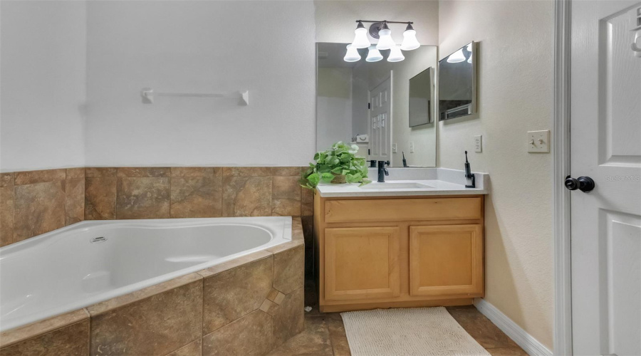 DAVENPORT, Florida 33837, 4 Bedrooms Bedrooms, ,3 BathroomsBathrooms,Residential,For Sale,BRIDGEFORD CROSSING,0,MFRO6359778