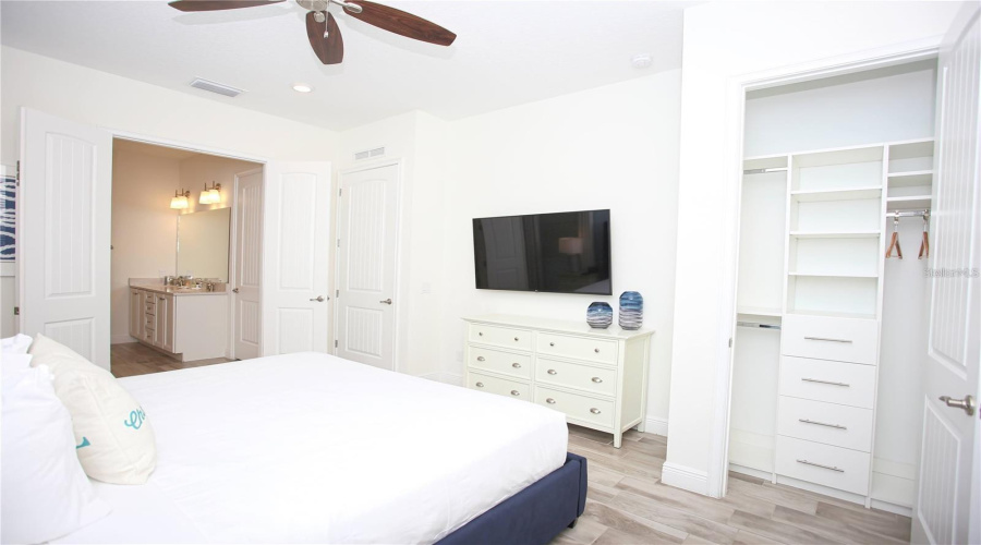 KISSIMMEE, Florida 34747, 6 Bedrooms Bedrooms, ,6 BathroomsBathrooms,Residential,For Sale,SURF,0,MFRO6361261