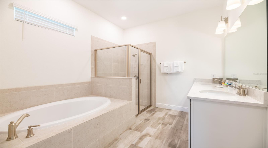 KISSIMMEE, Florida 34747, 6 Bedrooms Bedrooms, ,6 BathroomsBathrooms,Residential,For Sale,SURF,0,MFRO6361261