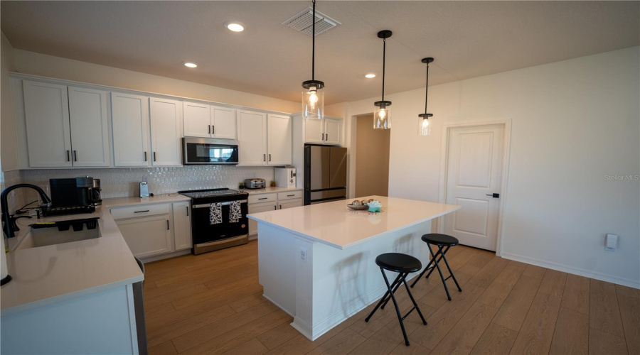 DAVENPORT, Florida 33896, 5 Bedrooms Bedrooms, ,3 BathroomsBathrooms,Residential,For Sale,WESTSIDE HILLS,0,MFRG5104626