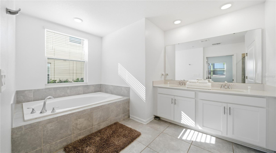 DAVENPORT, Florida 33896, 2 Bedrooms Bedrooms, ,2 BathroomsBathrooms,Residential,For Sale,CABOT CLIFFS,0,MFRS5138751