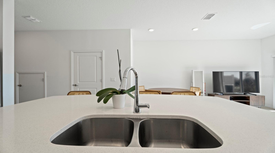 KISSIMMEE, Florida 34746, 3 Bedrooms Bedrooms, ,2 BathroomsBathrooms,Residential,For Sale,LAGO VISTA,0,MFRO6360647