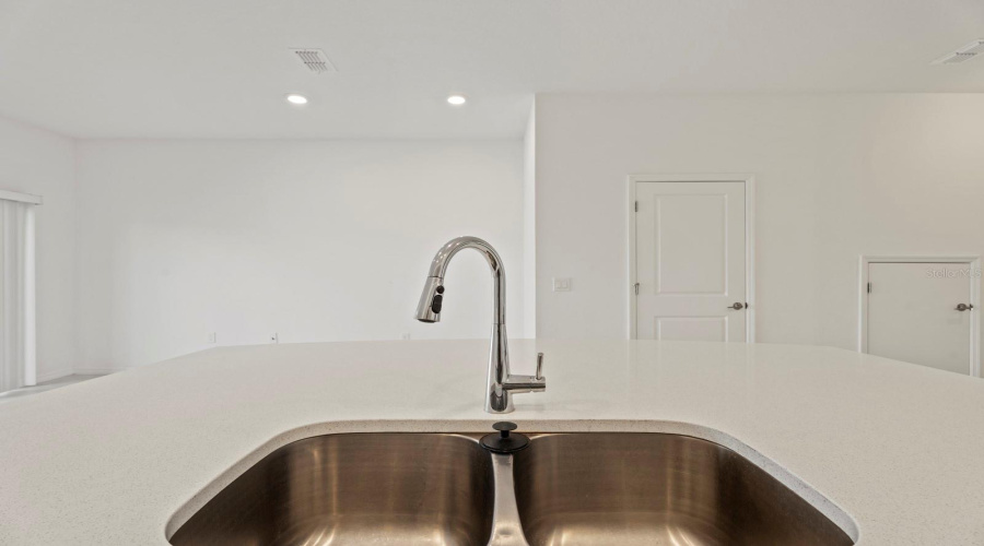 KISSIMMEE, Florida 34746, 3 Bedrooms Bedrooms, ,2 BathroomsBathrooms,Residential,For Sale,LANDING NET,0,MFRO6360631