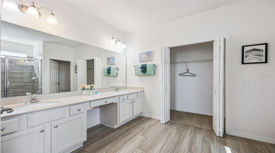 DAVENPORT, Florida 33837, 13 Bedrooms Bedrooms, ,10 BathroomsBathrooms,Residential,For Sale,OAK GREEN,0,MFRO6359027