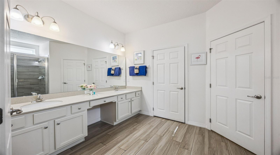 DAVENPORT, Florida 33837, 13 Bedrooms Bedrooms, ,10 BathroomsBathrooms,Residential,For Sale,OAK GREEN,0,MFRO6359027