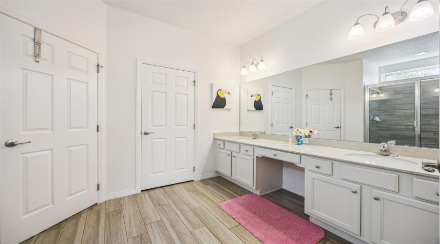 DAVENPORT, Florida 33837, 13 Bedrooms Bedrooms, ,10 BathroomsBathrooms,Residential,For Sale,OAK GREEN,0,MFRO6359027