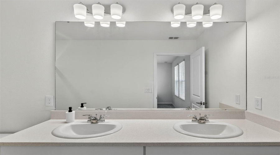 KISSIMMEE, Florida 34746, 3 Bedrooms Bedrooms, ,2 BathroomsBathrooms,Residential,For Sale,MAIN HARBOR,0,MFRO6359944