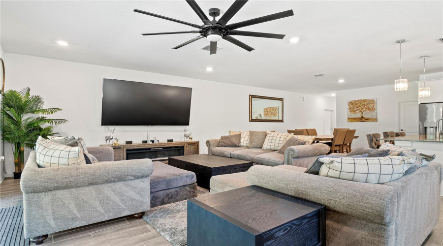 DAVENPORT, Florida 33837, 5 Bedrooms Bedrooms, ,3 BathroomsBathrooms,Residential,For Sale,CAMDEN,0,MFRO6361361