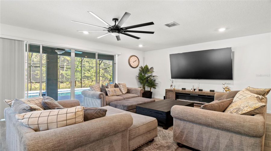 DAVENPORT, Florida 33837, 5 Bedrooms Bedrooms, ,3 BathroomsBathrooms,Residential,For Sale,CAMDEN,0,MFRO6361361