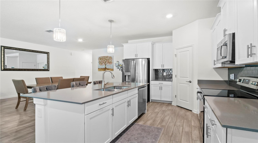 DAVENPORT, Florida 33837, 5 Bedrooms Bedrooms, ,3 BathroomsBathrooms,Residential,For Sale,CAMDEN,0,MFRO6361361