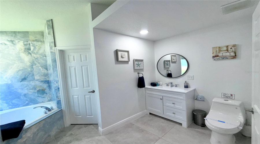 KISSIMMEE, Florida 34747, 4 Bedrooms Bedrooms, ,3 BathroomsBathrooms,Residential,For Sale,SUNRISE KEY,0,MFRO6361527