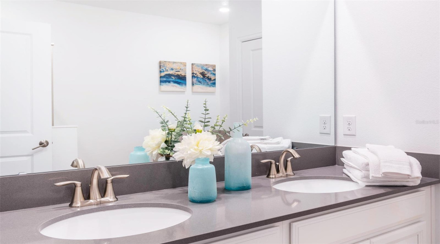 KISSIMMEE, Florida 34746, 8 Bedrooms Bedrooms, ,5 BathroomsBathrooms,Residential,For Sale,OXYMORON,0,MFRO6361628