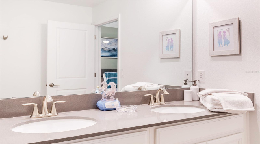 KISSIMMEE, Florida 34746, 8 Bedrooms Bedrooms, ,5 BathroomsBathrooms,Residential,For Sale,OXYMORON,0,MFRO6361628