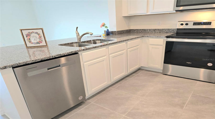 DAVENPORT, Florida 33837, 3 Bedrooms Bedrooms, ,2 BathroomsBathrooms,Residential,For Sale,LUMBER,0,MFRL4957379