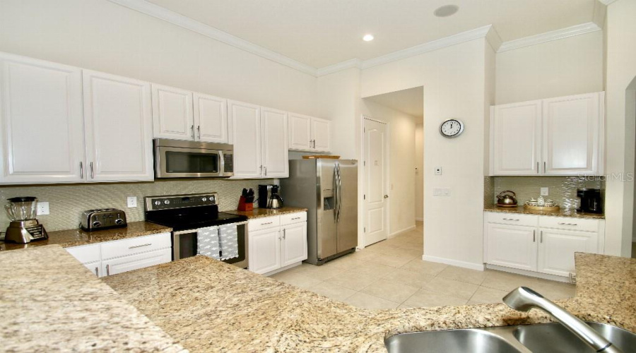 DAVENPORT, Florida 33837, 5 Bedrooms Bedrooms, ,4 BathroomsBathrooms,Residential,For Sale,OAKTREE,0,MFRTB8448832